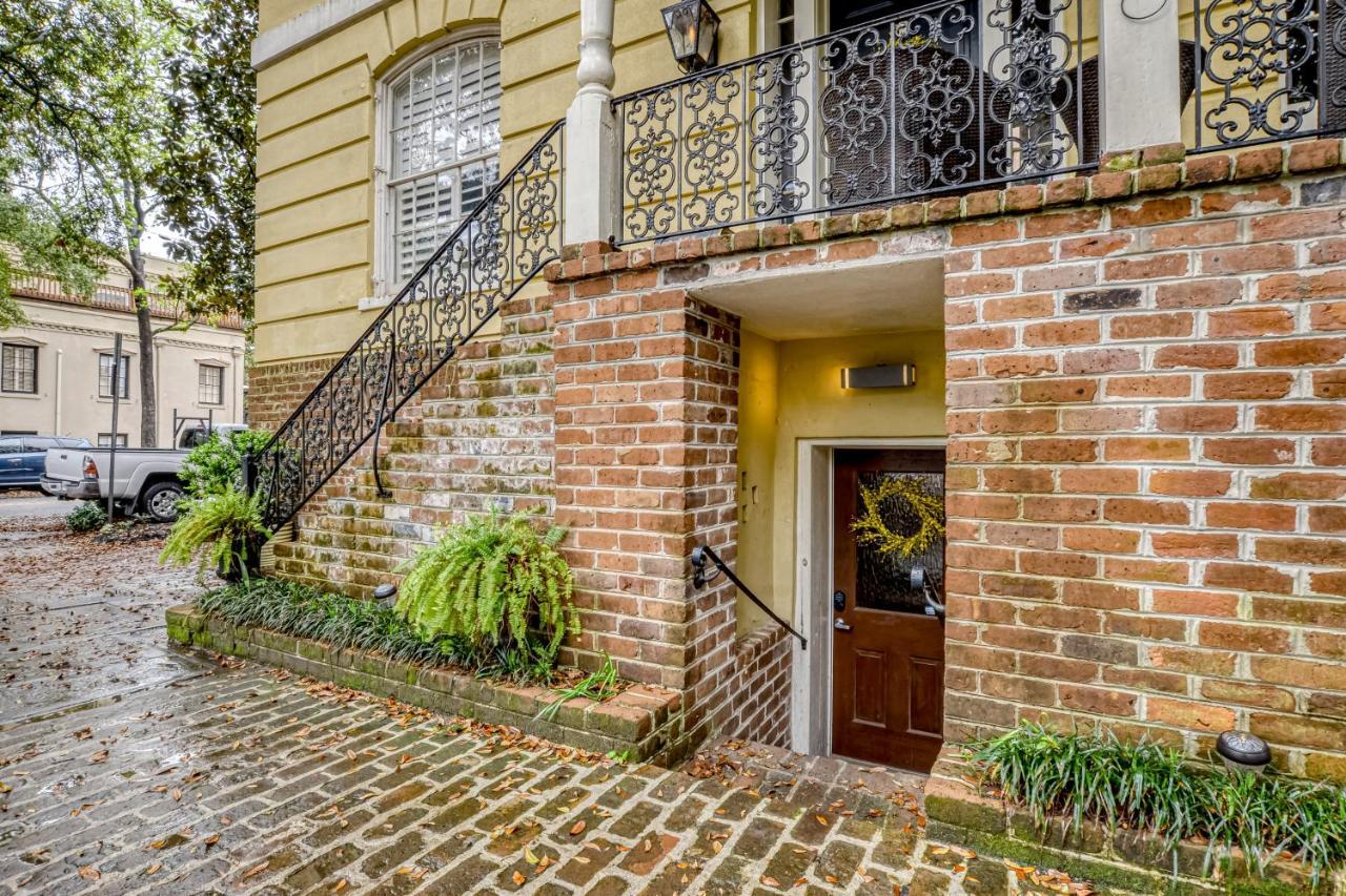 Modern Garden On Jones Villa Savannah Exterior photo
